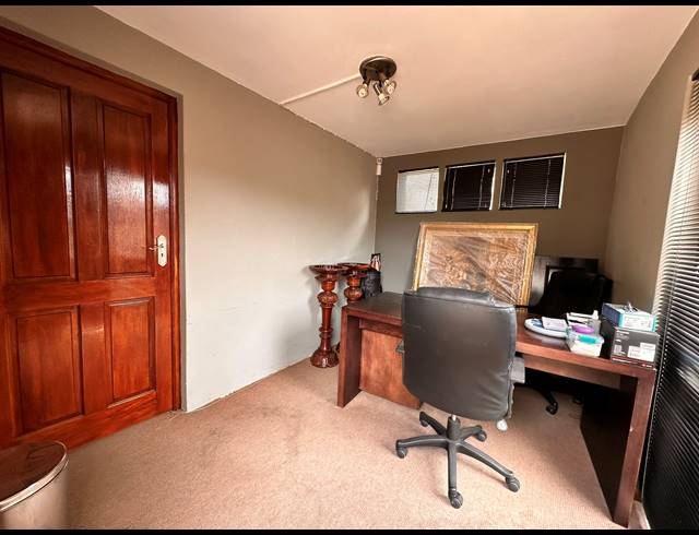 400M² OFFICE FOR SALE IN MELVILLE